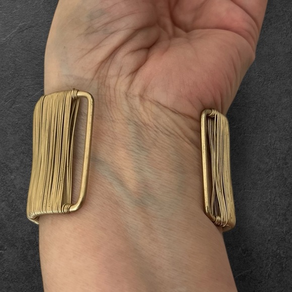 Wide open gold plated wire cuff bracelet - Picture 5 of 8